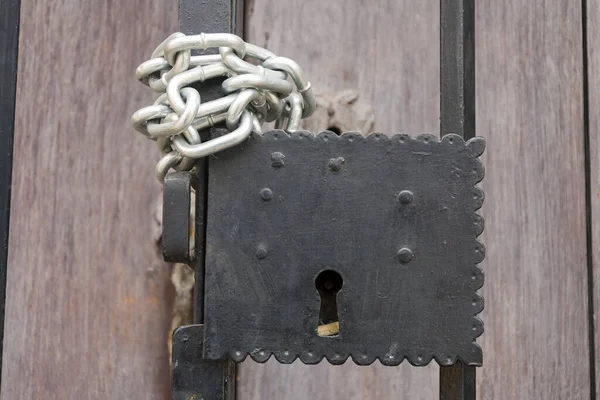 殖民城市安提瓜危地马拉一座房屋门上锁的细节 私人财产安全的象征 房屋入口 — 图库照片