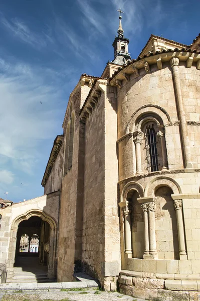 Eine Vertikale Aufnahme Der Romanischen Kirche Von San Martin Segovia — Stockfoto