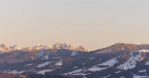 冬天日落时分的阿尔卑斯山 — 图库照片