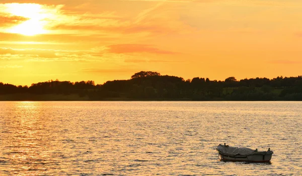 Small Boat Draycote Water England Scenic Sunset — Stockfoto