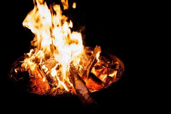 Brinnande Lägereld Mörk Natt — Stockfoto