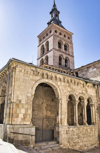 Eine Vertikale Aufnahme Der Romanischen Kirche Von San Martin Segovia — Stockfoto