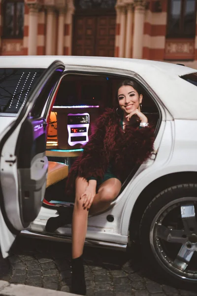 Vertical Shot Brunette Caucasian Female Posing Sitting Limo — Stock Photo, Image