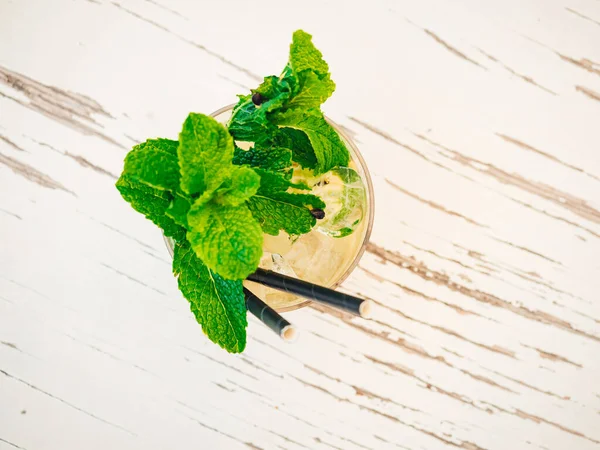 Top View Cocktail Mint Wooden Surface — Zdjęcie stockowe