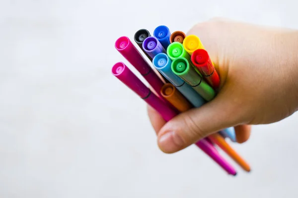 Closeup Shot Hand Holding Colorful Markers — Stok fotoğraf