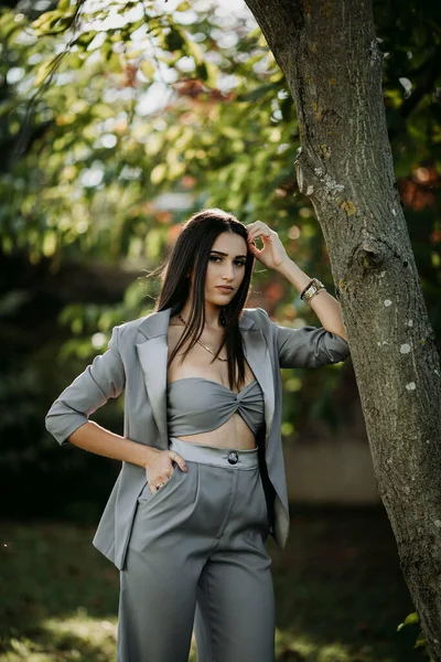 Uno Scatto Verticale Una Donna Bianca Caucasica Che Indossa Abito — Foto Stock