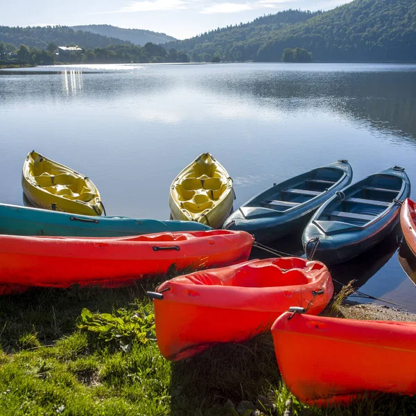 Multicolored Plastic Canoes Lake Chambon Puy Dome Auvergne Rhone Alpes — Foto de Stock