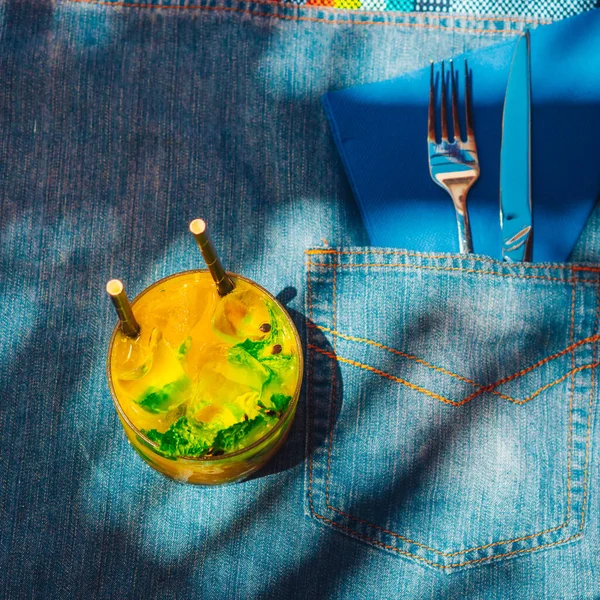 Top View Cocktail Denim Table Placemat Knife Fork Pocket — Zdjęcie stockowe