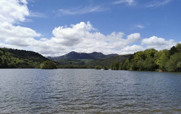 Beautiful View Lake Chambon Cloudy Sky Puy Dome Department France — Stock fotografie