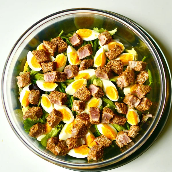 Ealthy Tuna Salad Wild Asparagus Eggs Avocados Salad Bowl Tuna — Stockfoto