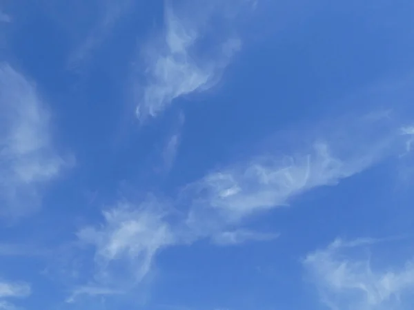 Eine Flache Aufnahme Von Wolken Auf Dem Blauen Himmel Hintergrund — Stockfoto