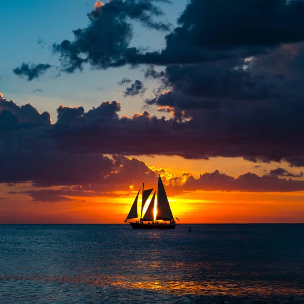 Clearwater Estados Unidos 2021 Este Barco Atardecer Que Navega Través — Foto de Stock