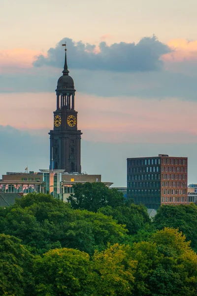 Eine Vertikale Aufnahme Der Kirche Michael Hamburg Deutschland — Stockfoto