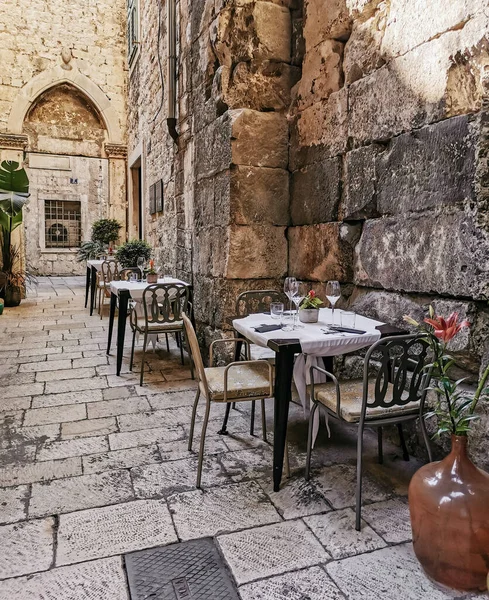 Empty Tables Restaurant Set Idyllic Old Street City Split Croatia — Foto Stock