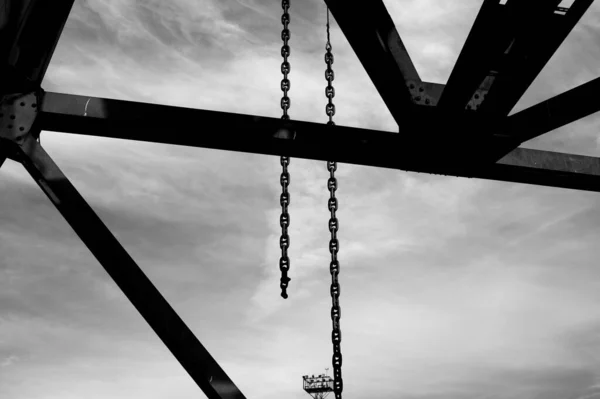 Grayscale Shot Chain Hanging Metal Structure Background Cloudy Sky — Stok fotoğraf