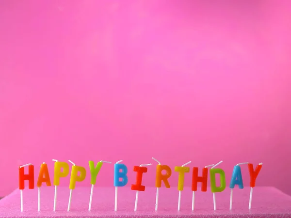 Grattis Födelsedagen Skriven Färgglada Bokstäver Rosa Bakgrund — Stockfoto