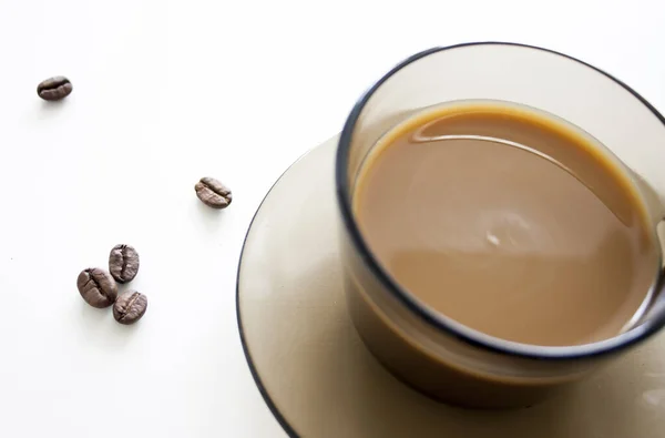 Closeup Cup Fresh Coffee Roasted Coffee Beans Scattered White Surface — Fotografia de Stock