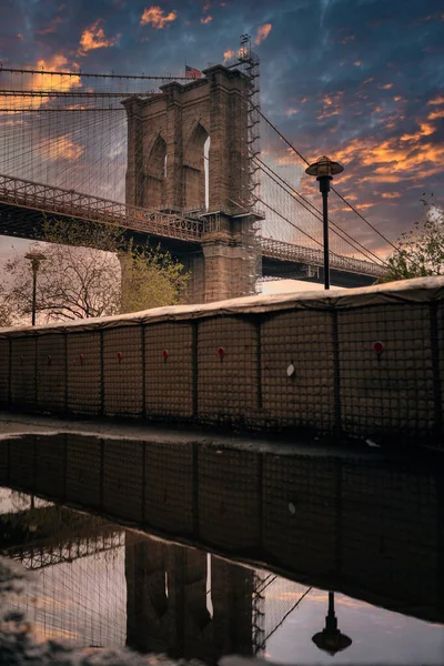 Disparo Vertical Del Puente Brooklyn Capturado Atardecer Nueva York —  Fotos de Stock