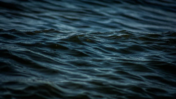 Close Seup Shot Deep Blue Sea Waves — стоковое фото