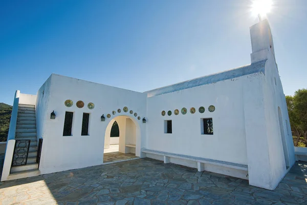 Pequena Capela Cristã Branca Perto Mar Ágios Alexandros Ilha Skiathos — Fotografia de Stock