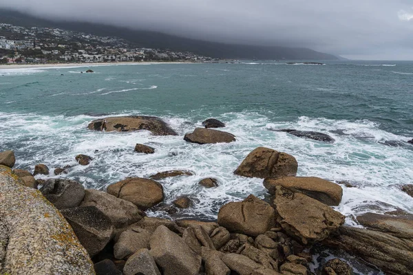 Rocky Beach Sea Splash — Stok fotoğraf