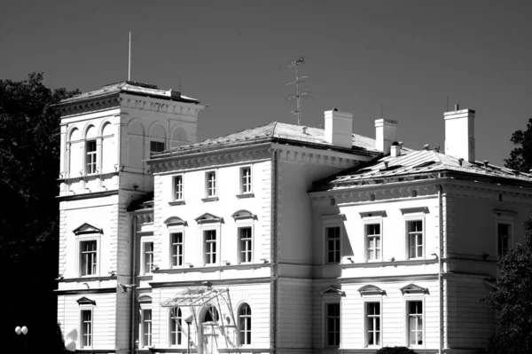 Grayscale Shot Beautiful Architectural Design Building — Stock Photo, Image