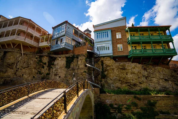 Une Vue Panoramique Pont Avec Belles Maisons Sur Fond Falaise — Photo