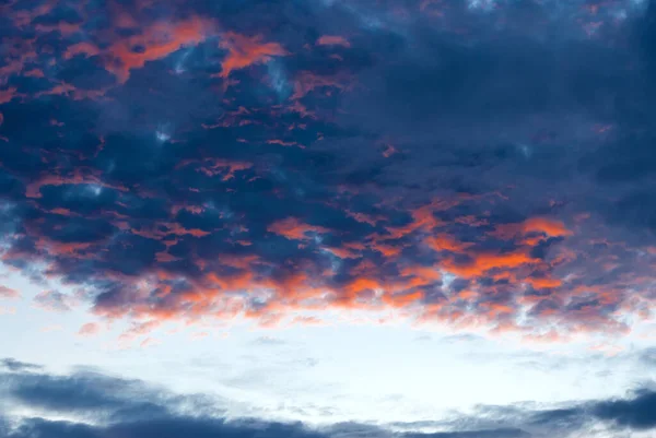 Ηλιοβασίλεμα Στη Γουατεμάλα Ουρανός Χωρίς Ρύπανση Και Πολύχρωμα Σύννεφα Όμορφο — Φωτογραφία Αρχείου