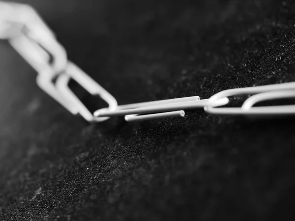 Grayscale Selective Focus Shot Paperclips Linked Each Other Chain — Stok fotoğraf