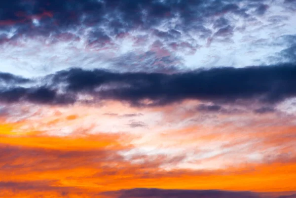 グアテマラの日没 無公害の空と多色の雲 美しい夕日 グアテマラの色の雲 — ストック写真