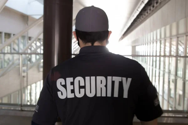 Guardia Seguridad Parado Dentro Edificio Comercial — Foto de Stock