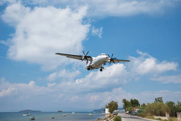 Skiathos Greece Jun 2021 Airplane Passengers Lands Skiathos Airport Tourism — 图库照片
