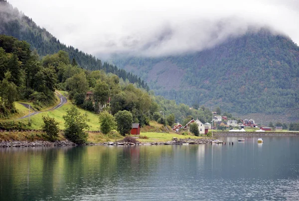 Closeup Shot Landscape Lake Mountains Fjaerland Norway — Stock fotografie