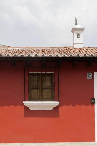 Architectural Detail Colonial House Antigua Guatemala Window Iron Balcony Colorful — Fotografia de Stock