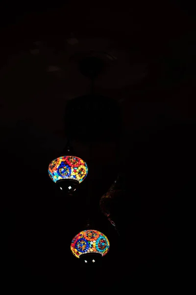 어두운 스테인드글라스 램프의 — 스톡 사진
