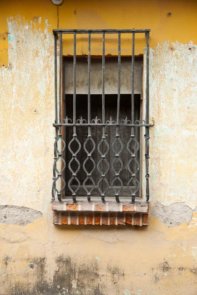 Architectural Detail Colonial House Antigua Guatemala Window Iron Balcony Colorful — 图库照片