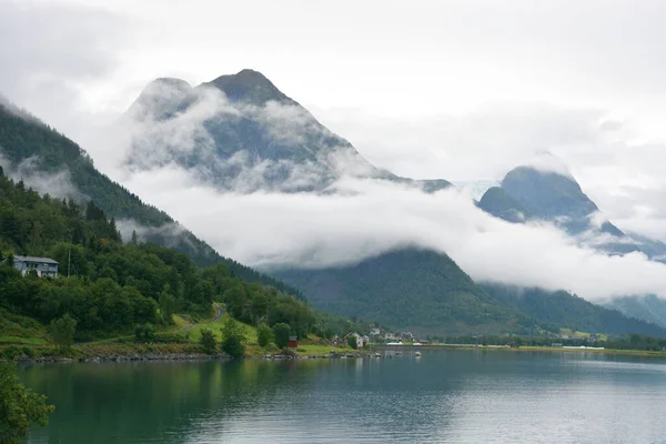 Closeup Shot Beautiful Landscape Lake Mountains Fjaerland Norway — Stock Fotó