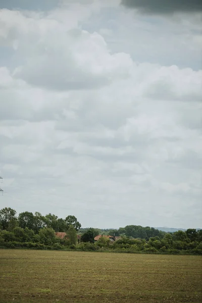 Vertical Shot Empty Field Countryside Gloomy Sky Full Clouds — Φωτογραφία Αρχείου