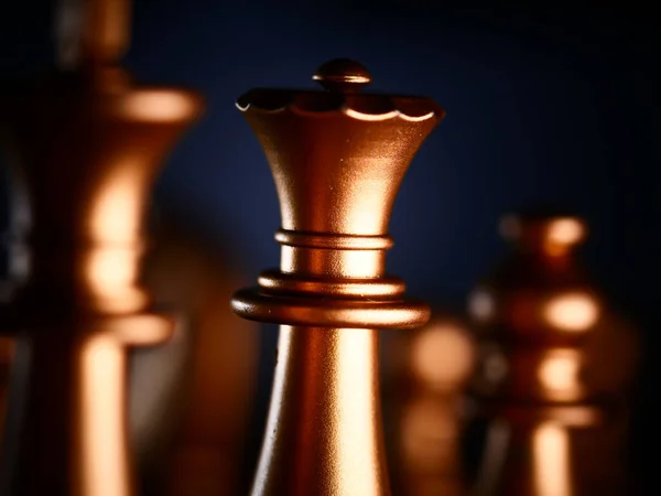 Вибірковий Знімок Фокусу Золотої Шахової Фігури Шахівниці — стокове фото