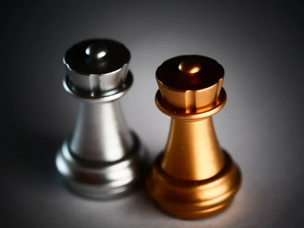 Крупним Планом Знімок Срібних Золотих Шахових Фігур — стокове фото