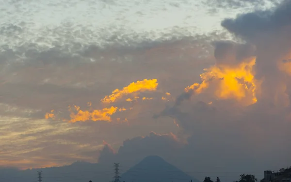 Solnedgång Guatemala Föroreningsfri Himmel Och Flerfärgade Moln Vacker Solnedgång Färg — Stockfoto