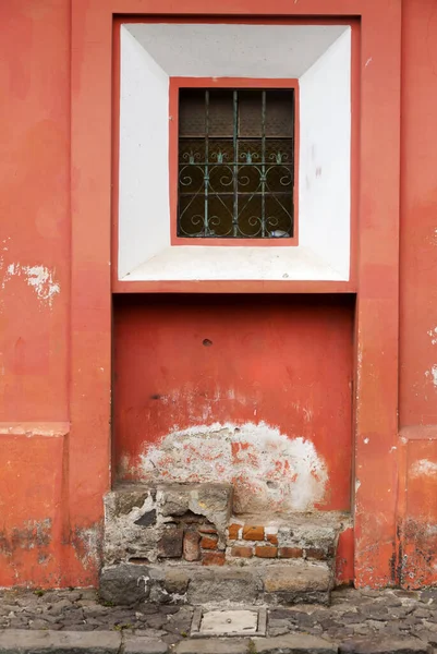 Architectural Detail Colonial House Antigua Guatemala Window Iron Balcony Colorful — Zdjęcie stockowe