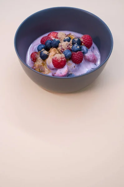 Bowl Yogurt Raspberries Blueberries Powder Isolated Cream Background — Stock Photo, Image