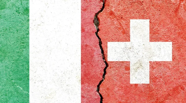 Talya Sviçre Çatlak Bir Duvar Yüzeyinde Bayrak Sallıyor — Stok fotoğraf