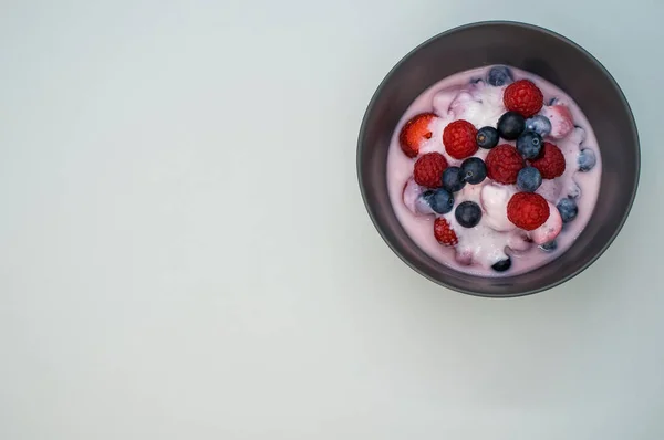 Top View Yogurt Raspberries Blueberries Bowl Isolated Light Gray Background — Stock Photo, Image
