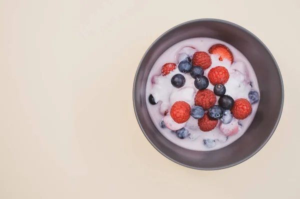 Top View Yogurt Fresh Raspberries Blueberries Bowl Isolated Cream Background — Stock Photo, Image