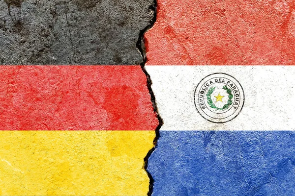 Bandiere Del Paraguay Della Germania Una Superficie Parete Incrinata — Foto Stock
