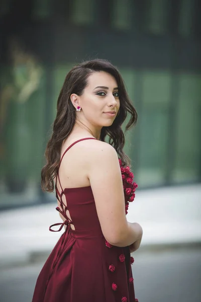 Long Haired Caucasian Woman Wearing Red Dress Standing Front Glass — Stock Photo, Image