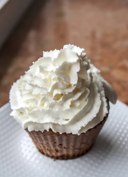 Tiro Close Cupcake Com Cobertura Chantilly — Fotografia de Stock