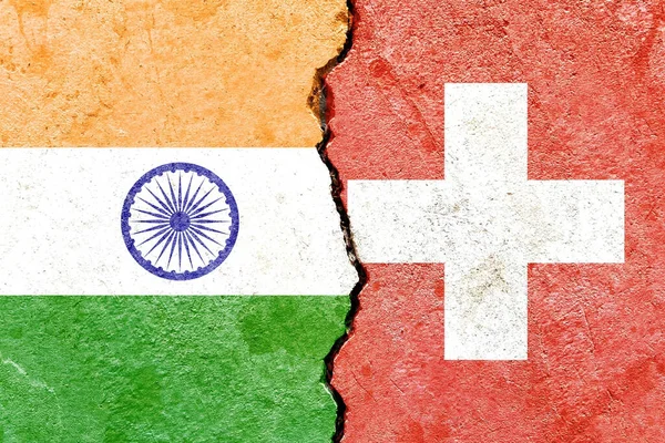 Прапори Індії Швейцарії Потрісканій Стіні — стокове фото